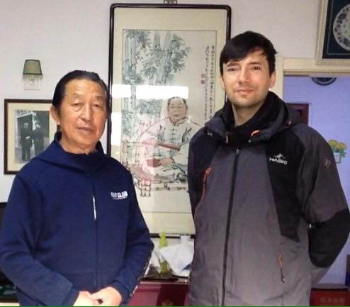 Maître Gao Ji Wu et son disciple français, votre praticien à l'Institut Feng Zhen.